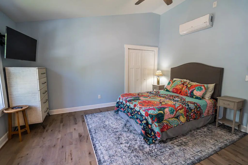 Spacious New Lake Front House w/Dock on Winnisquam