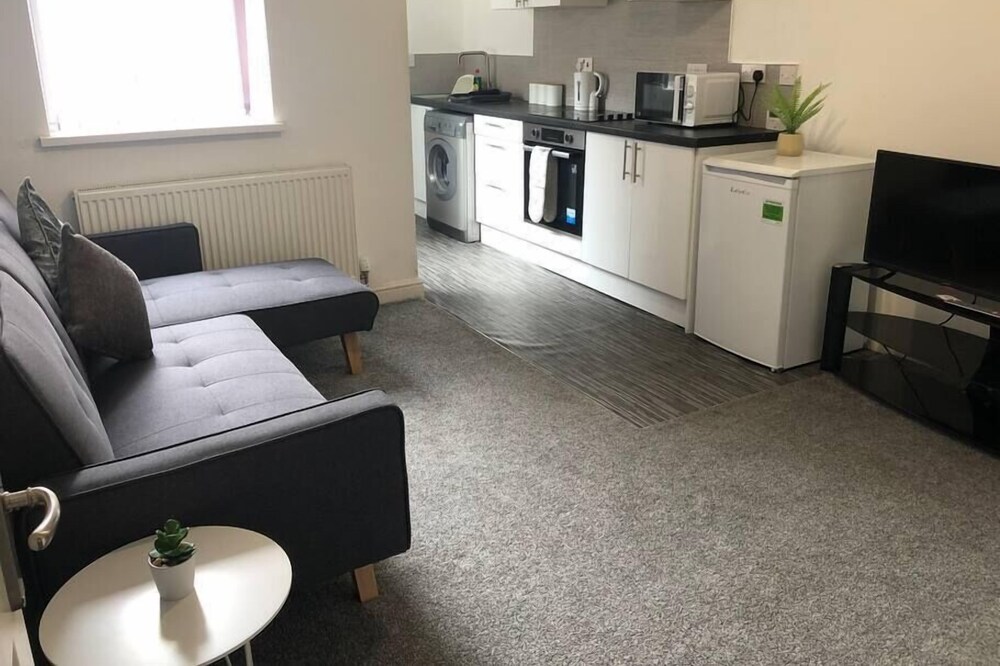 1 Bed Flat in Central Stoke - Near Train Station