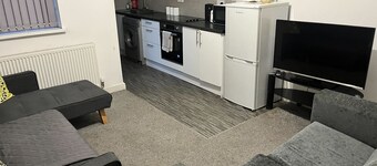 Simple and sweet, Flat on Lewis Street (1 BR)