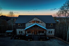 Exterior - Swim and Gym Mansion - The most unique cabin in the Smokies! (Sevierville)