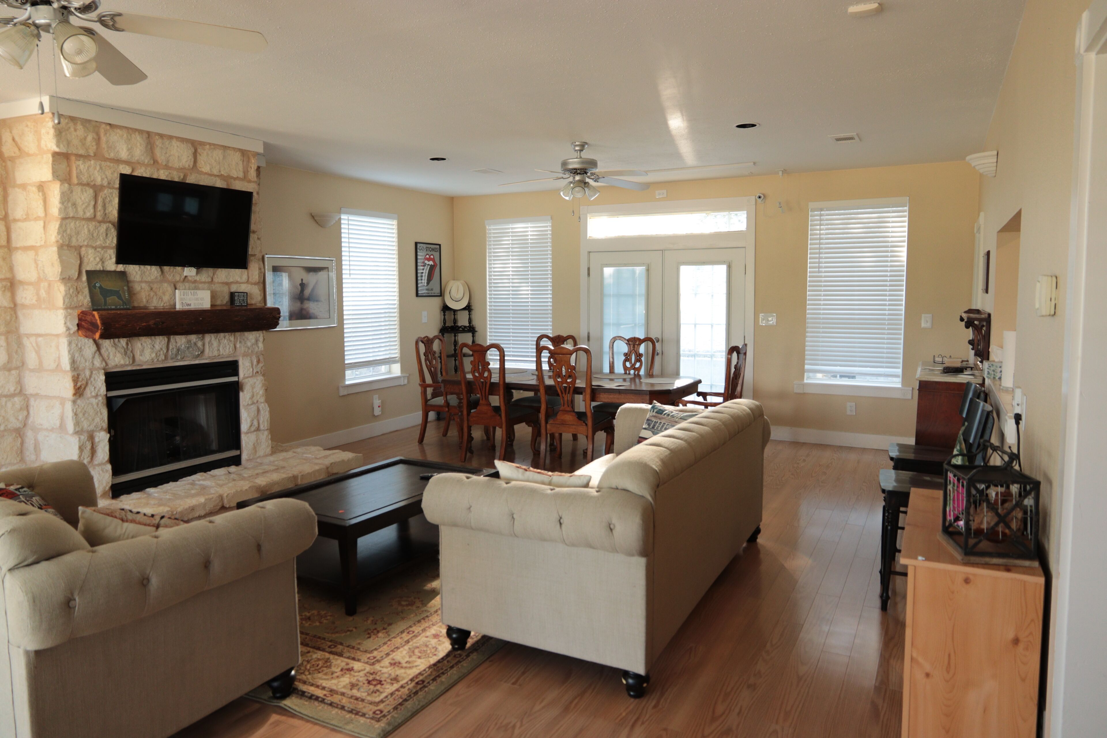 Cheerful Ranchette Overlooking Lake Whitney!