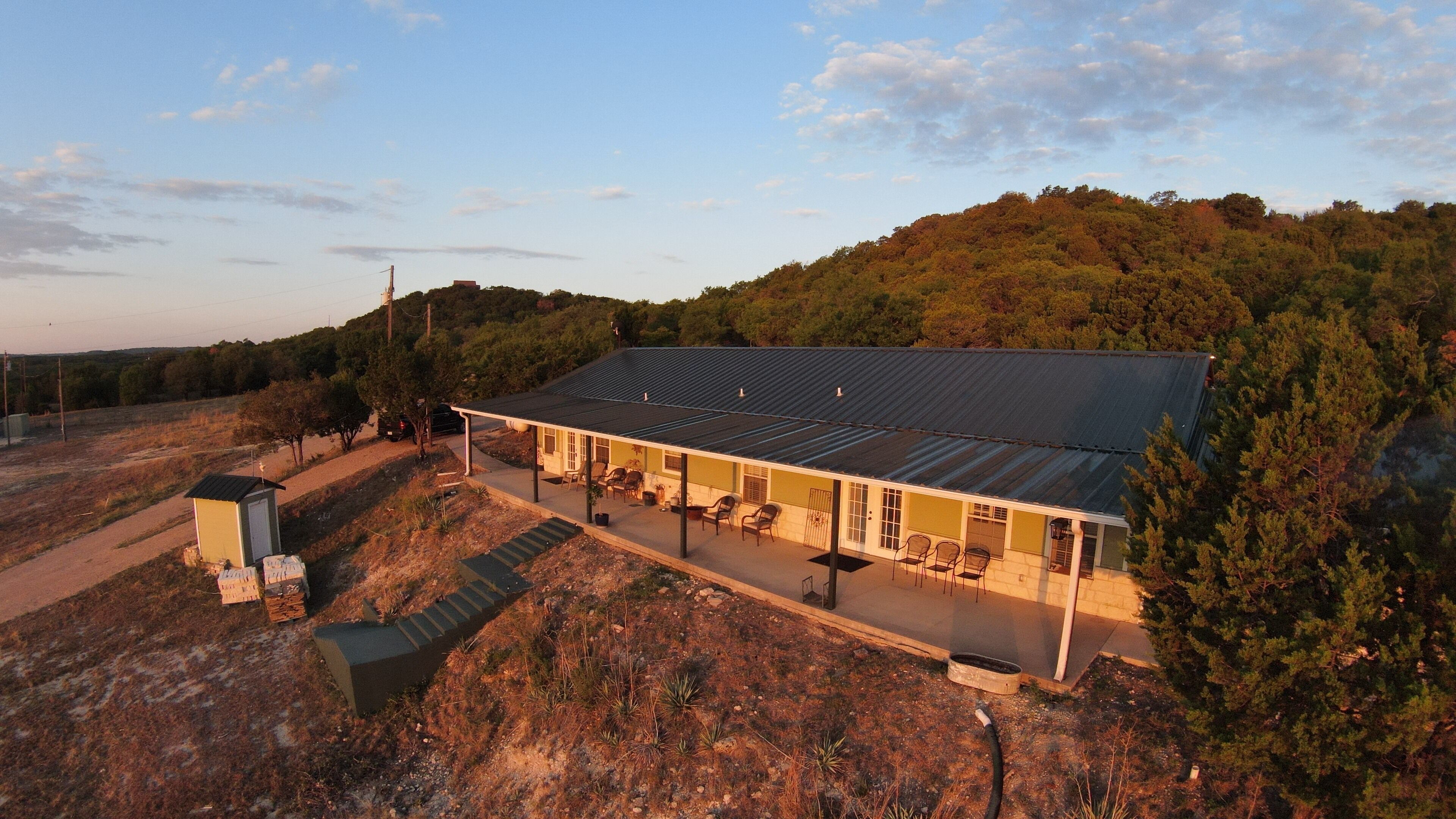 Cheerful Ranchette Overlooking Lake Whitney!