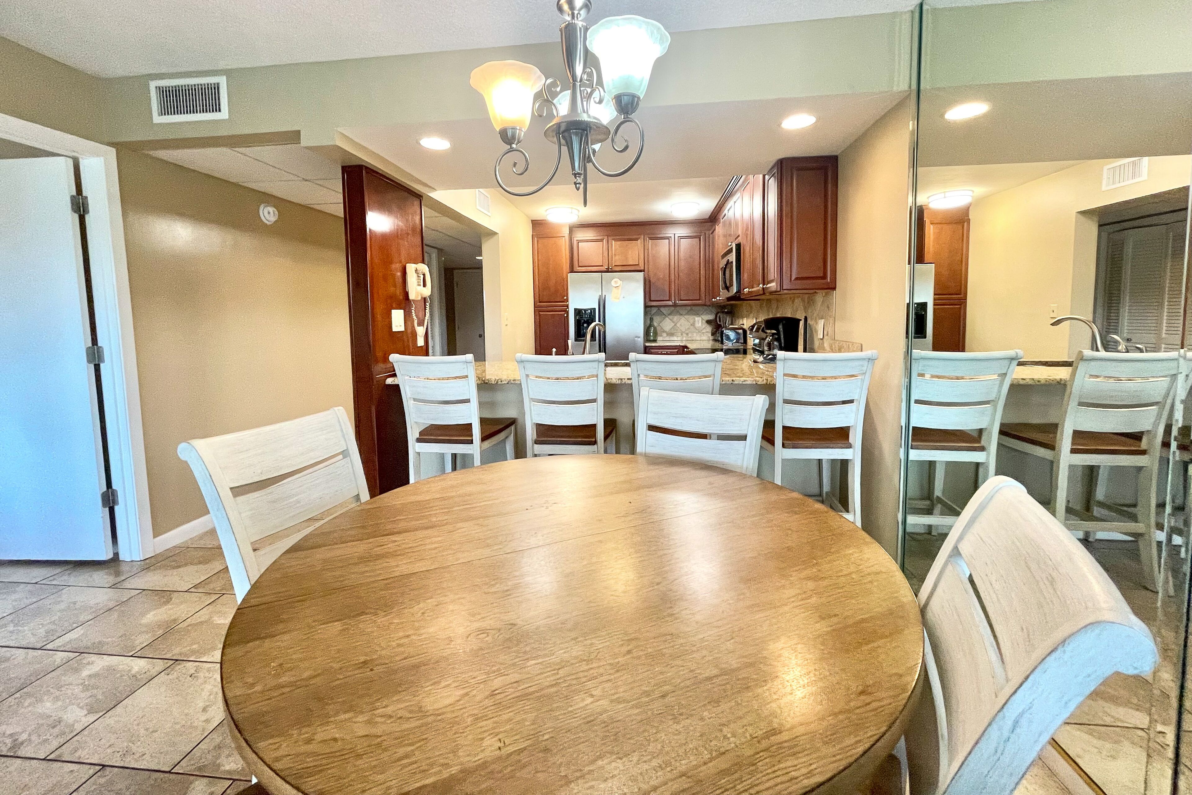 Ground-floor condo with patio, pools, hot tub, par 3 golf course & beach access