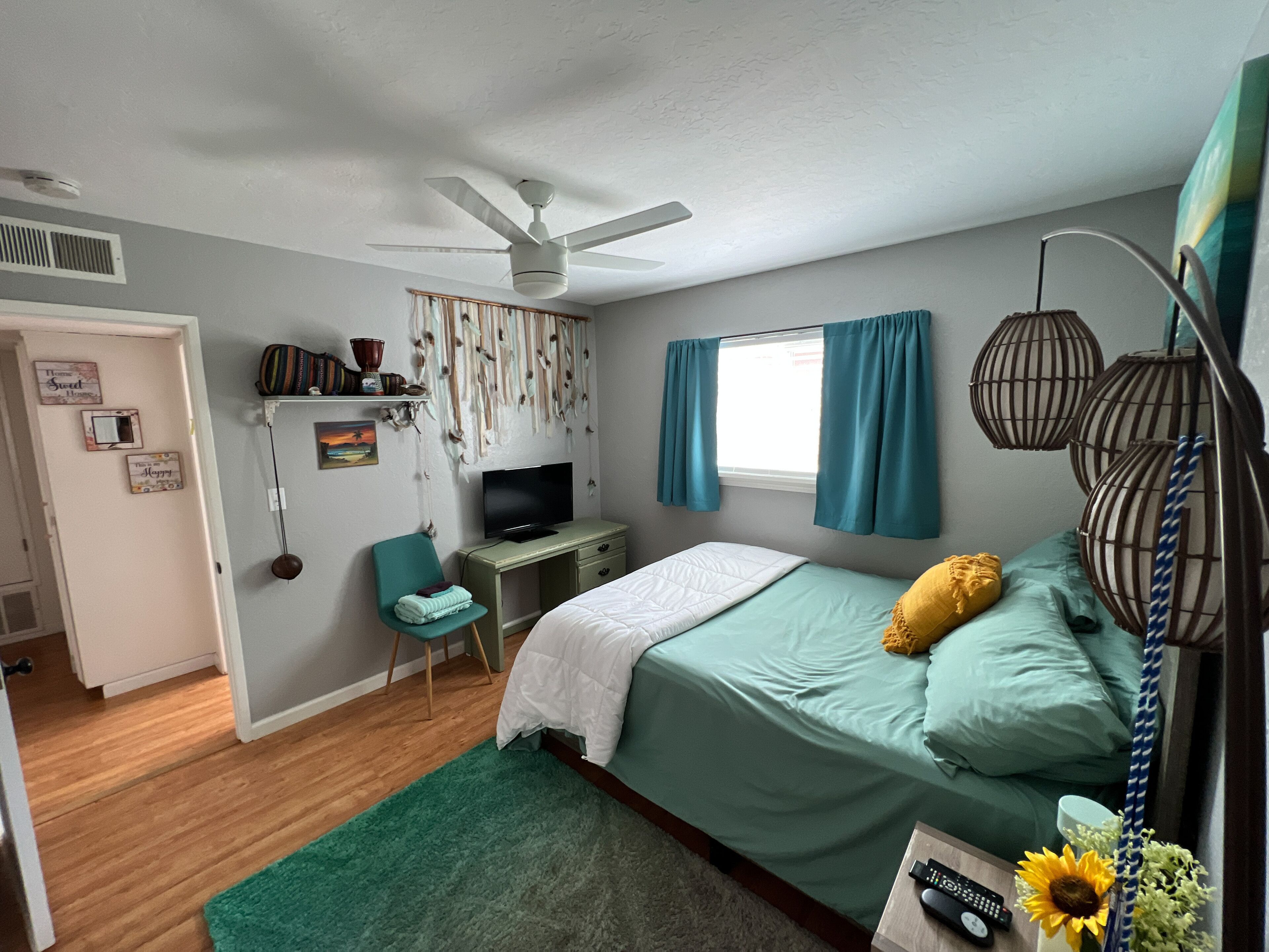 Cute mountain town, 3-5 mins from hospital, freeway, and downtown