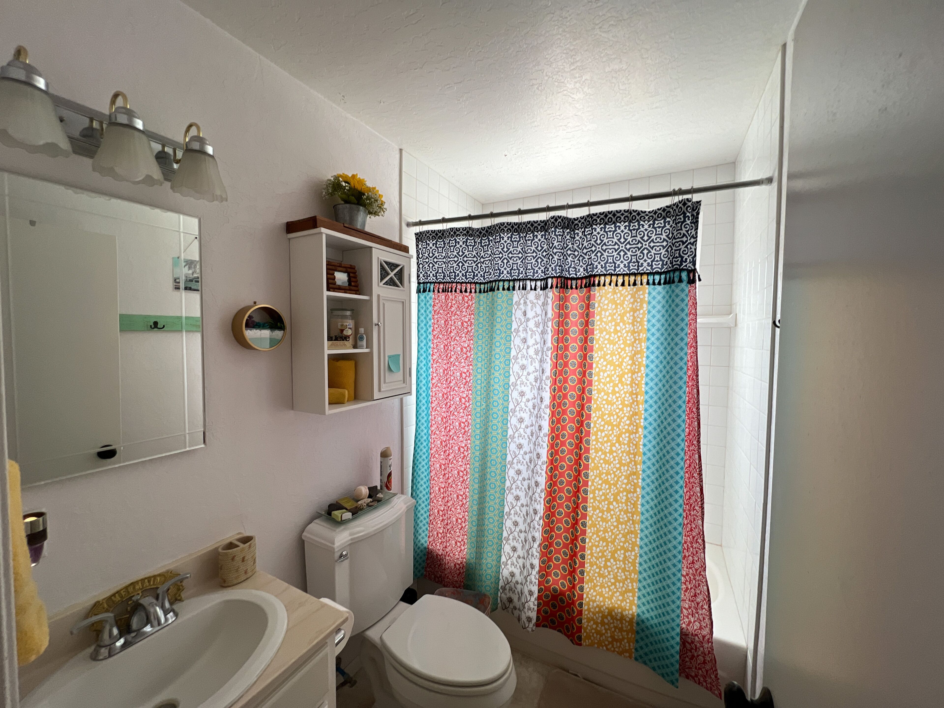 Cute mountain town, 3-5 mins from hospital, freeway, and downtown