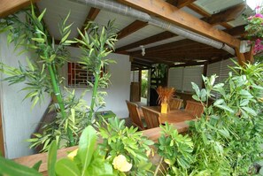 Outdoor dining - Alamanda 4 guests, pool, direct access to beach (Saint Paul)