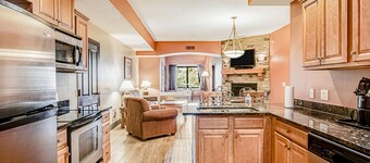 Enchanting condo with fireplace, private hot tub, full kitchen & central AC