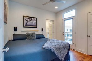 2 bedrooms, desk, iron/ironing board, WiFi