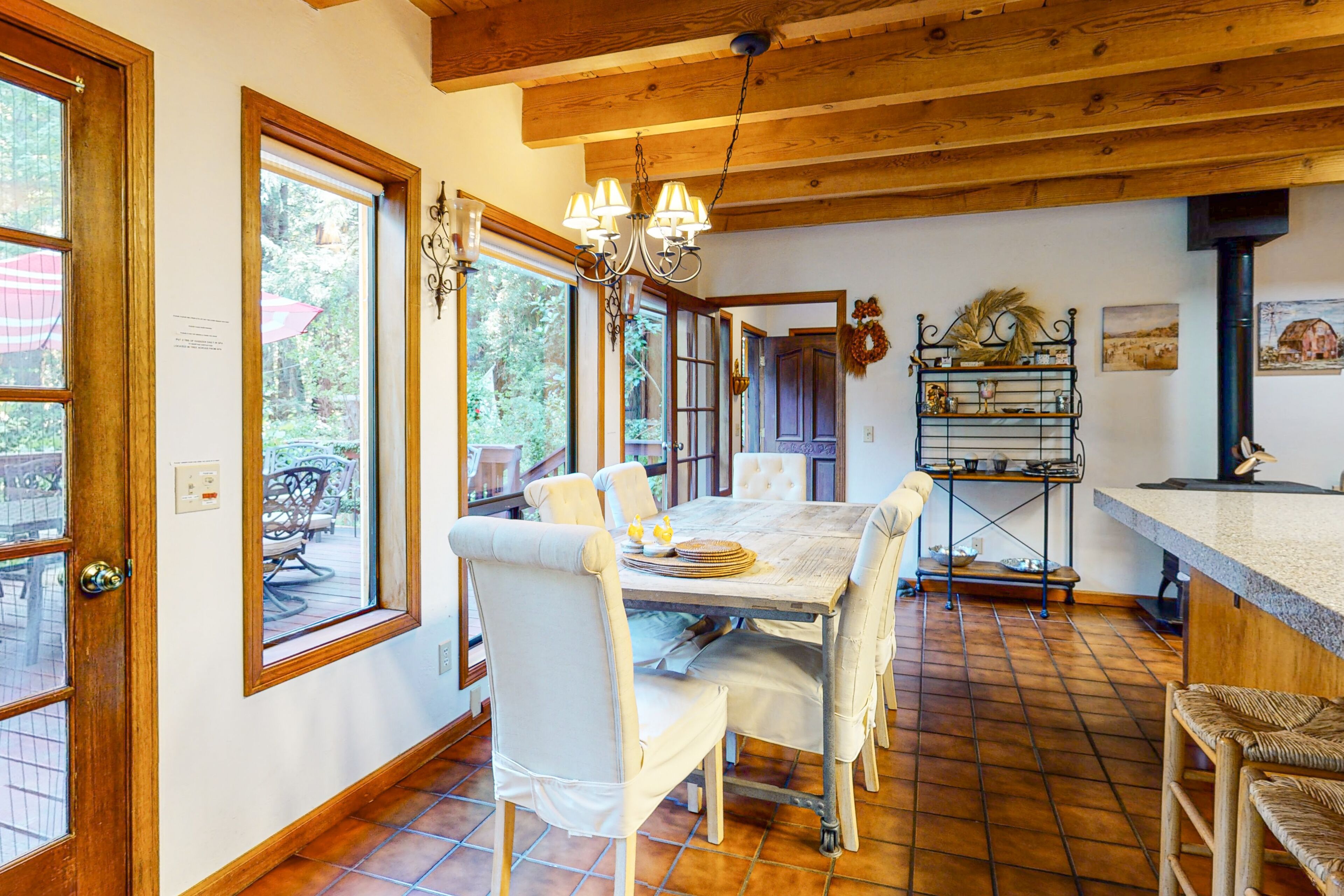 Dog-friendly home with a hot tub, deck, grill & washer/dryer - golf nearby