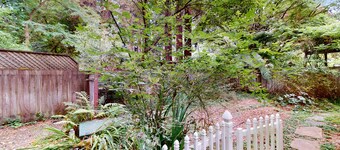 Dog-friendly home with a deck, hot tub, washer/dryer - golf nearby