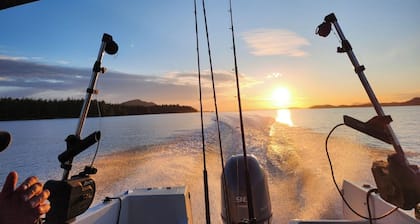 Lakefront Luxury on Lac La Hache – 4BR, Sleeps 8+ Private Launch Dock & Hot Tub!