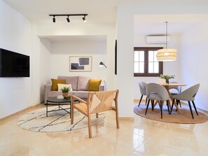 TV - Calle Nueva 28 II - iloftmalaga (Málaga)