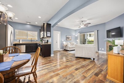 Cozy Condo by the Pond