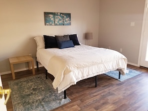 3 bedrooms, desk, iron/ironing board, travel crib