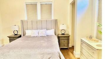 2 bedrooms, iron/ironing board, WiFi, bed sheets