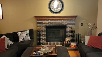 Smart TV, chimenea y reproductor de DVD