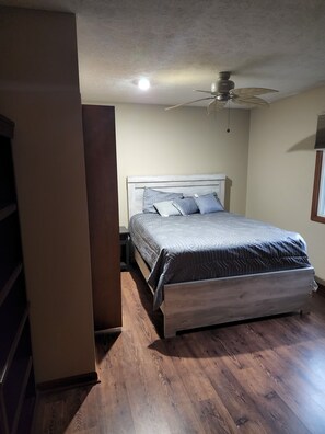 3 bedrooms, in-room safe, iron/ironing board, free WiFi