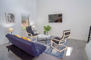 Apartment (3 Bedrooms) | Living area - Gorgeous 3 BR 2 BA Near Amazing Downtown (San Antonio)