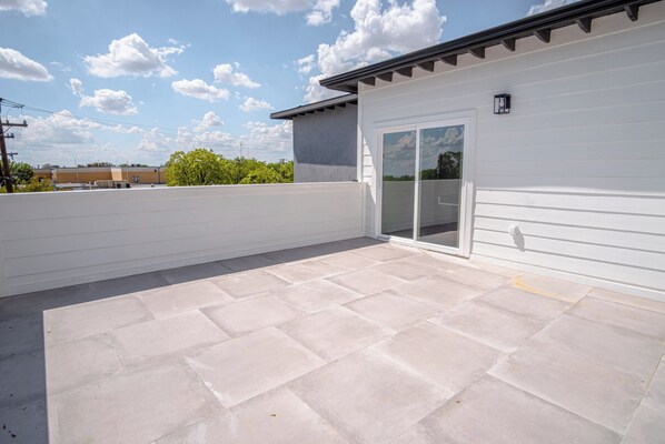 Apartment (3 Bedrooms) | Balcony view