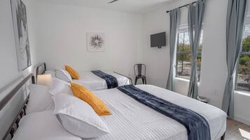 3 bedrooms, laptop workspace, iron/ironing board, bed sheets