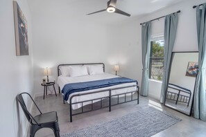 3 bedrooms, laptop workspace, iron/ironing board, bed sheets