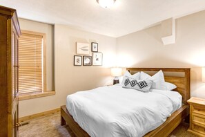 3 chambres, fer et planche à repasser, lit parapluie, Wi-Fi gratuit