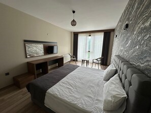 Standard Room, Non Smoking, Mountain View