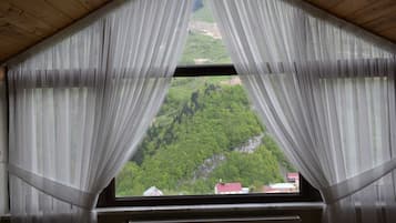 Skrivebord, arbejdsområde til bærbare computere, gratis Wi-Fi, sengetøj