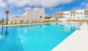 Pool - Beautiful new apartment in Tarifa with views to the Strait of Gibraltar, very good location. (Tarifa)