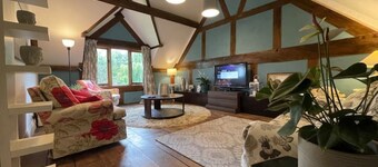 Stylish Cottage with Secure Parking near Hay on Wye