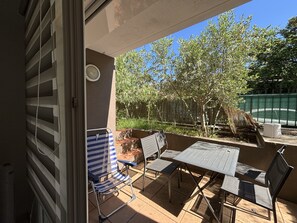 Outdoor dining - Apt In The City Center/ Residence With Pool (Saint-Raphaël)
