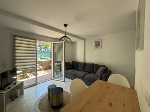 TV - Apt In The City Center/ Residence With Pool (Saint-Raphaël)