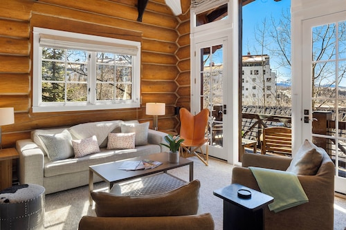 Alpine Perfection: Easy Walk to hike, Dine and Shop