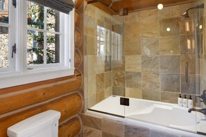 Bathtub, hair dryer, towels - Alpine Perfection: Easy Walk to hike, Dine and Shop (Mountain Village)
