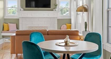Artsy urban retreat steps from Bishop Arts. Thoughtfully designed with creative touches, a dreamy coffee station, and a king bed you won't want to leave. Gated parking and a responsive host. Repeat guests say it's even more beautiful in person.