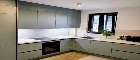 Køleskab, mikrobølgeovn, ovn, opvaskemaskine