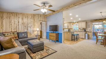 Fernseher, Kamin, Stereoanlage