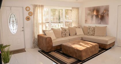 Cozy 3-BR Pompano Beach Home, 10 Min to Ocean!