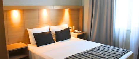 Deluxe-Doppelzimmer | Minibar, Schreibtisch, schallisolierte Zimmer, Bettwäsche