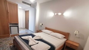 雙人房 | 免費迷你吧物品、書桌、筆電工作空間、免費無線上網