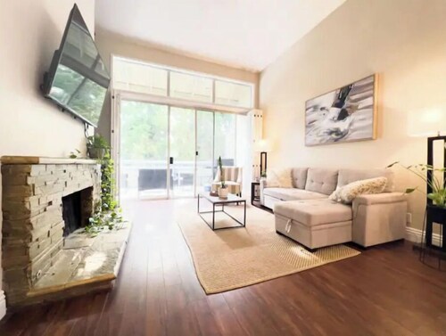 Stunning Retreat @ South Coast Plaza and Airport