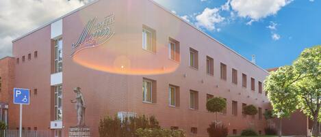 Façana frontal de l'allotjament