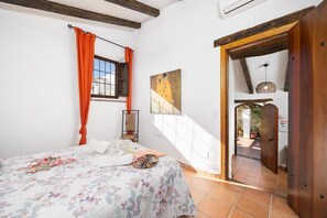 2 soverom, strykejern/-brett, reiseseng for barn og wi-fi