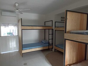 Premium bedding, down duvets, laptop workspace - Mexi-Kool Hostel (Isla Holbox)