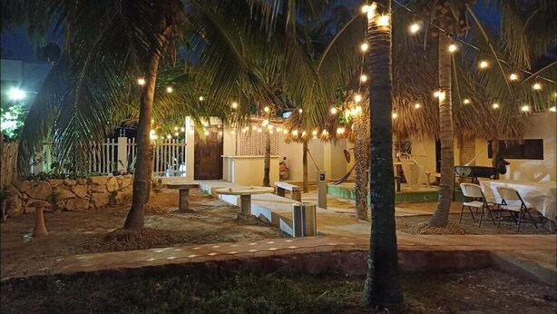 Outdoor dining - Mexi-Kool Hostel (Isla Holbox)