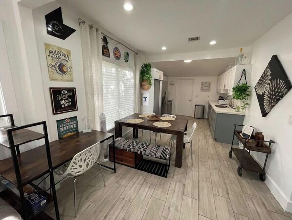 Dining - Spacious 2BR - Near Design District & Wynwood (Miami)