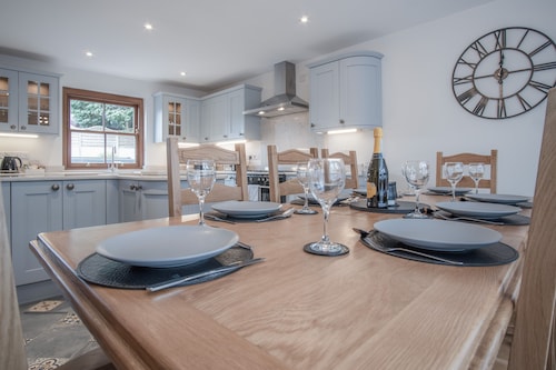 Pendeilo Villa - 5 Bedroom Holiday Home - Amroth