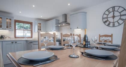 Pendeilo Villa - 5 Bedroom Holiday Home - Amroth