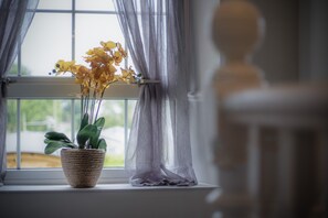 5 bedrooms, premium bedding, bed sheets - Pendeilo Villa - 5 Bedroom Holiday Home - Amroth (Narberth)