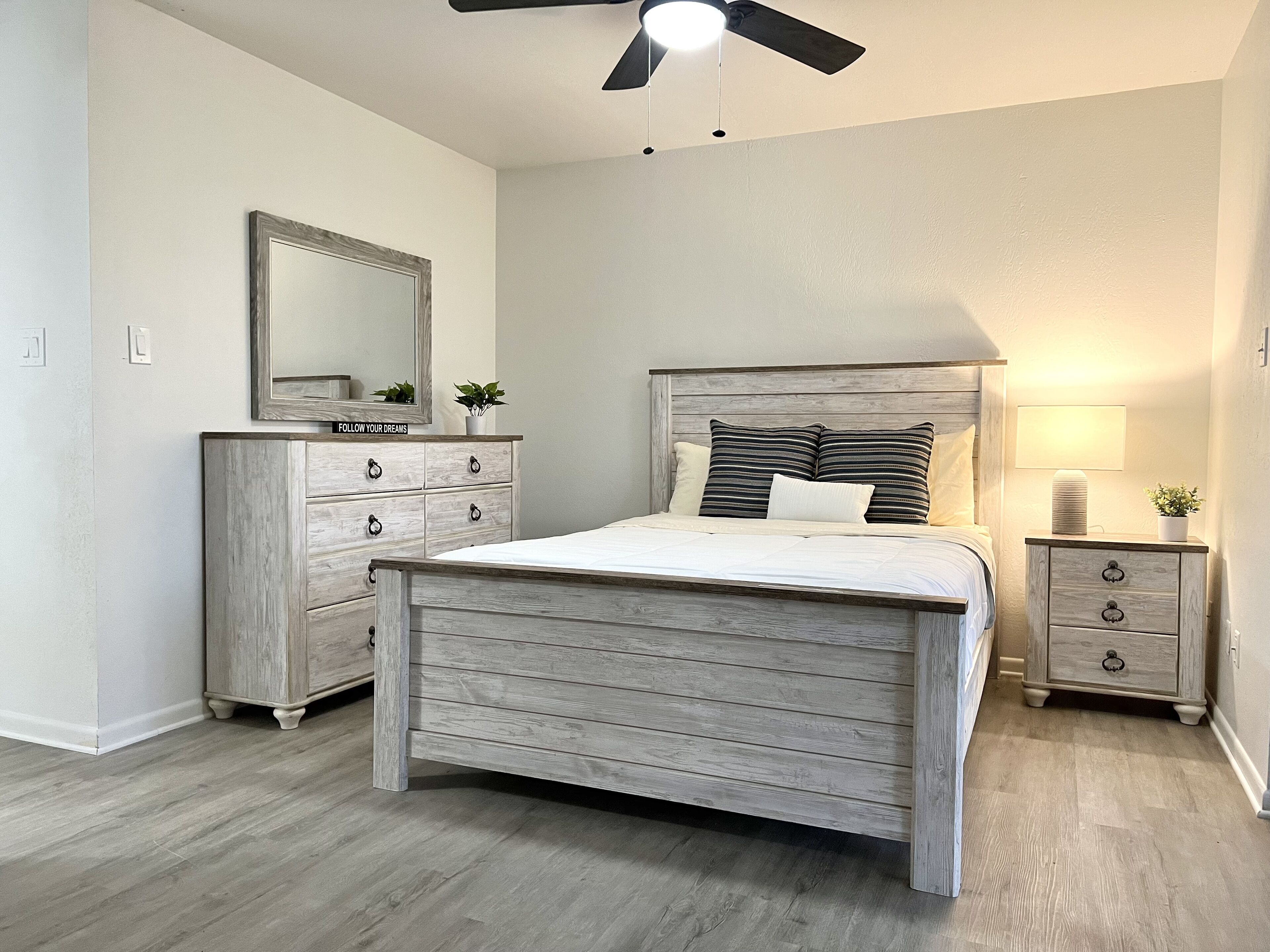 Golf Course View Newly Remodeled Townhome